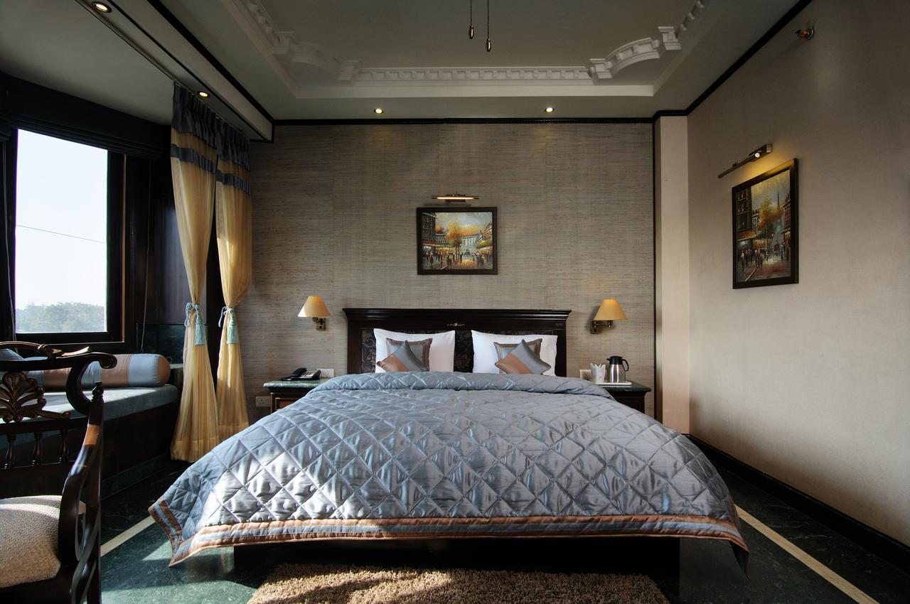 Hotel Diplomat Residency Ню Делхи Екстериор снимка