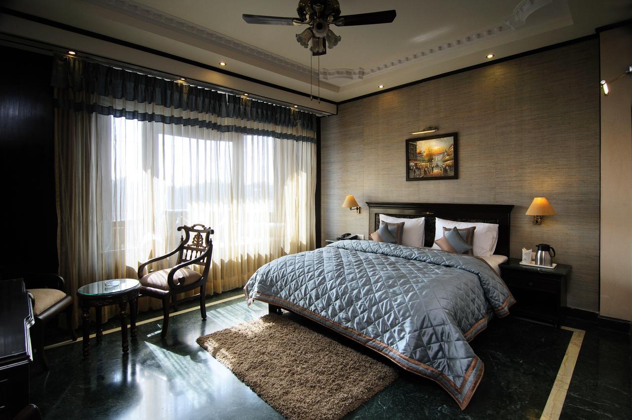Hotel Diplomat Residency Ню Делхи Екстериор снимка